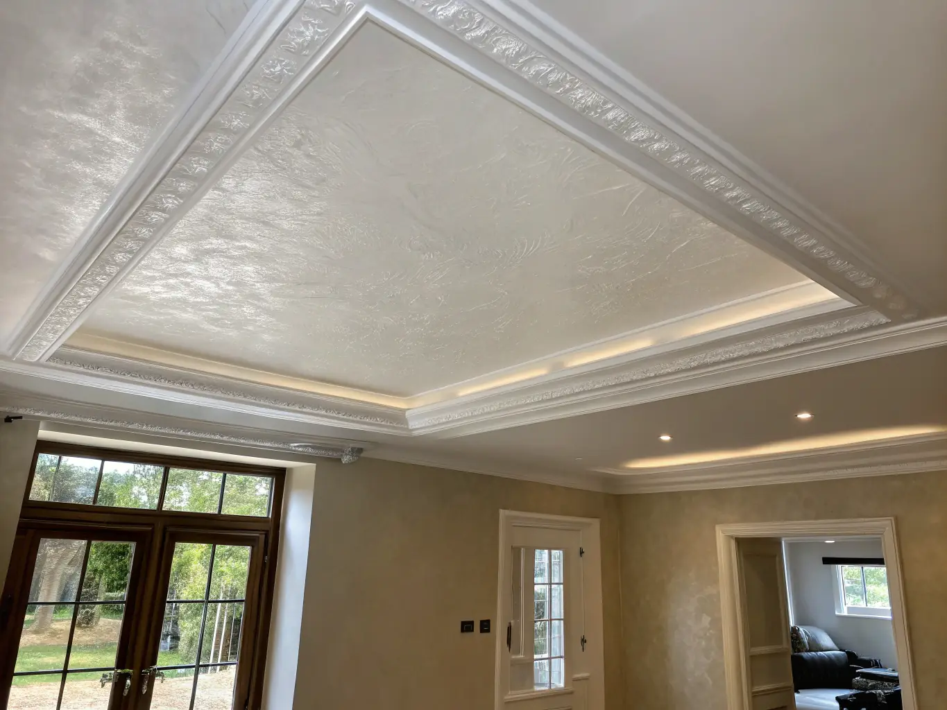 An image of a newly installed drywall ceiling with clean, straight lines, ready for finishing. The photo emphasizes the precision and quality of the drywall installation.